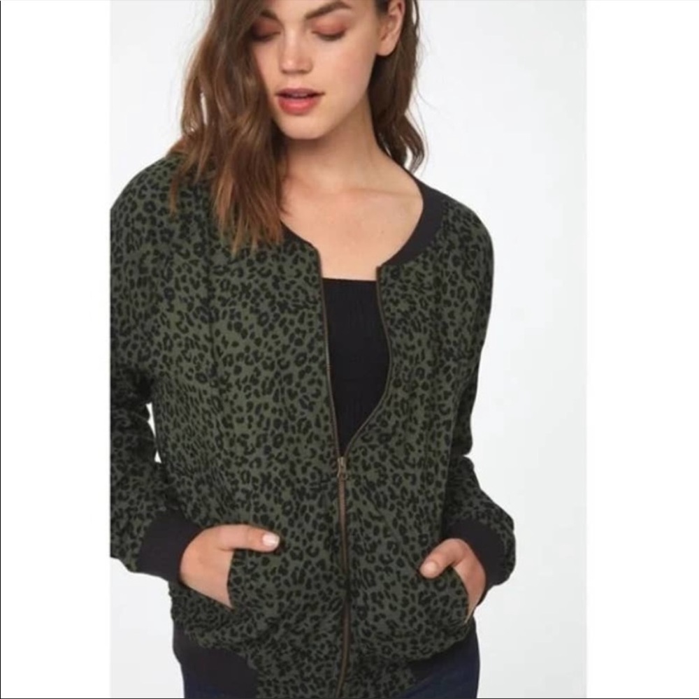 BeachLunchLounge Wakanda Green Animal Print Bomber Jacket, XL